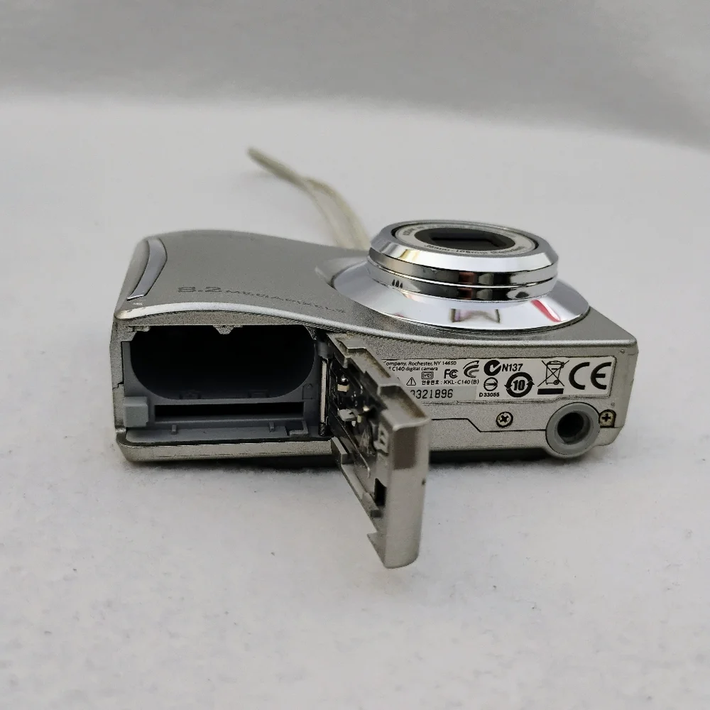 Kodak EasyShare C140 8.2MP Digital Camera - Tested - with LowePro Case